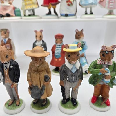LOT 123: Woodmouse Family Collection by Franklin Mint