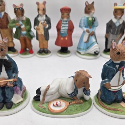 LOT 123: Woodmouse Family Collection by Franklin Mint