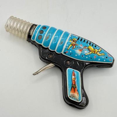 LOT 144: Vintage Space Blaster, Metal Soldiers & More