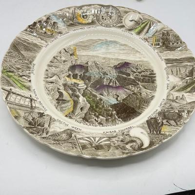 LOT 145: Homco Tulip Figurines, Souvenir Plate & Vintage Mini Ceramic Wine Barrels