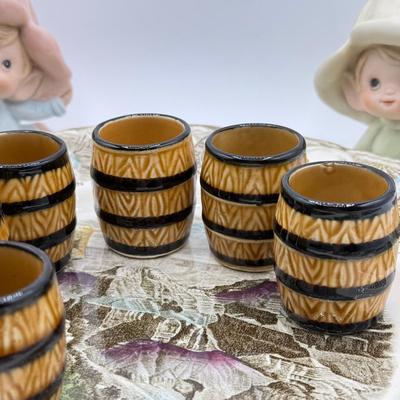 LOT 145: Homco Tulip Figurines, Souvenir Plate & Vintage Mini Ceramic Wine Barrels
