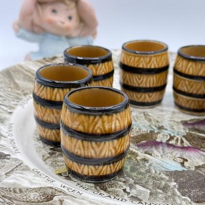 LOT 145: Homco Tulip Figurines, Souvenir Plate & Vintage Mini Ceramic Wine Barrels