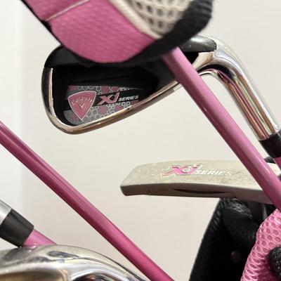 LOT 162: Pink Callaway Golf Set