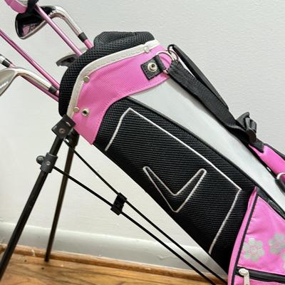 LOT 162: Pink Callaway Golf Set