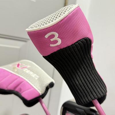 LOT 162: Pink Callaway Golf Set