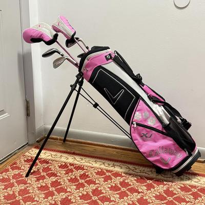 LOT 162: Pink Callaway Golf Set