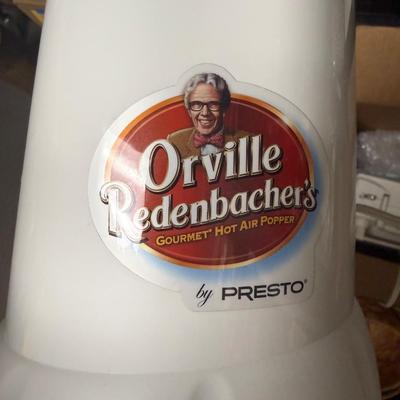 Sale Photo Thumbnail #203: Electric hot-air popcorn maker. Model 0482107.  Good condition.