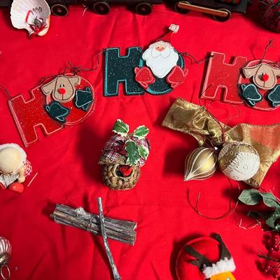 Christmas Decor and Wrapping Supplies