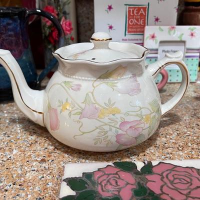 Kitchen Drinkware and Dinnerware