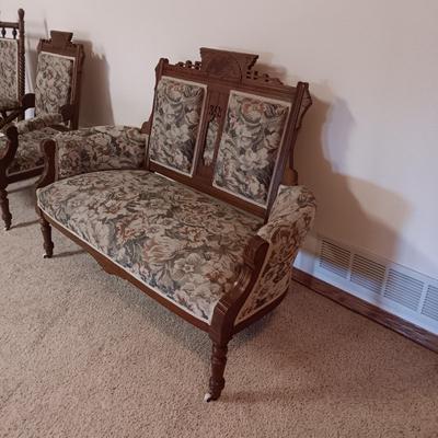 ANTIQUE EASTLAKE STYLE SETTEE ON CASTERS perfect condition!
