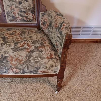ANTIQUE EASTLAKE STYLE SETTEE ON CASTERS perfect condition!