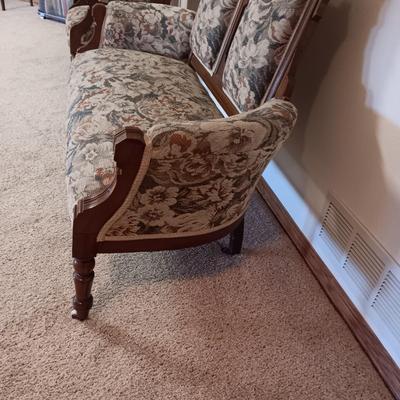 ANTIQUE EASTLAKE STYLE SETTEE ON CASTERS perfect condition!