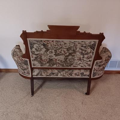 ANTIQUE EASTLAKE STYLE SETTEE ON CASTERS perfect condition!