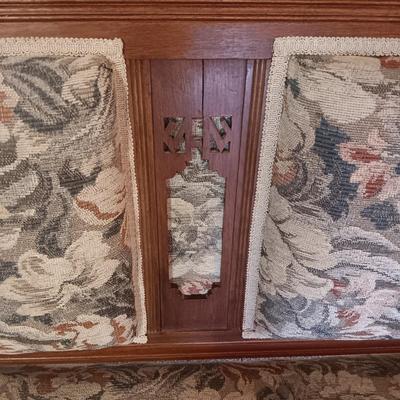 ANTIQUE EASTLAKE STYLE SETTEE ON CASTERS perfect condition!