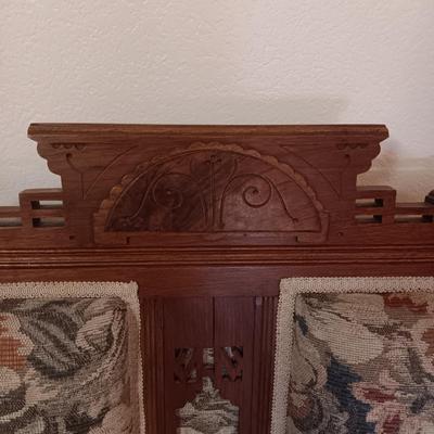 ANTIQUE EASTLAKE STYLE SETTEE ON CASTERS perfect condition!