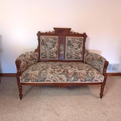 ANTIQUE EASTLAKE STYLE SETTEE ON CASTERS perfect condition!