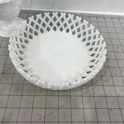 2 Pieces of Milk Glass 