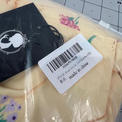 Pants Size 5XL and (2) Tops Size 2xl and 3 Xl 