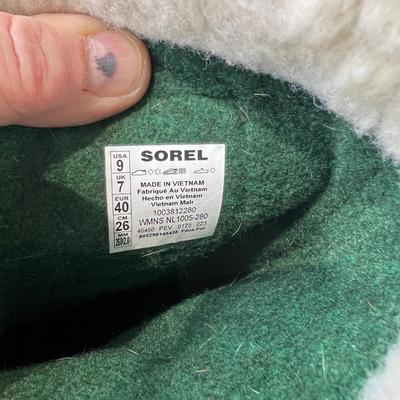 Size 9 Sorel Boots NEW BUT They Squeak As Is