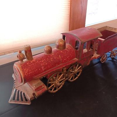 ANTIQUE DAYTON "HILL CLIMBER" PRESSED STEEL FRICTION TOY LOCOMOTIVE & COAL TENDER