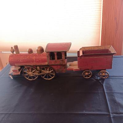 ANTIQUE DAYTON "HILL CLIMBER" PRESSED STEEL FRICTION TOY LOCOMOTIVE & COAL TENDER