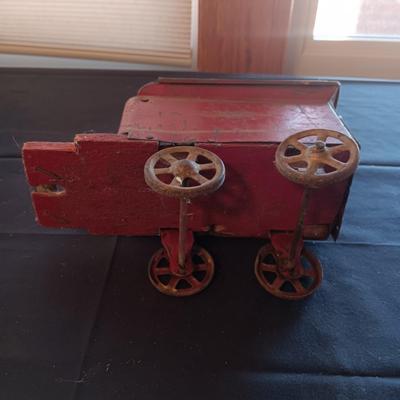 ANTIQUE DAYTON "HILL CLIMBER" PRESSED STEEL FRICTION TOY LOCOMOTIVE & COAL TENDER