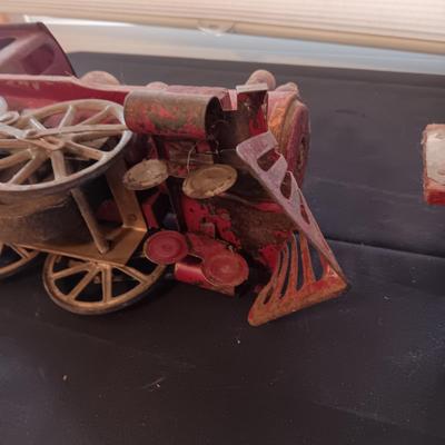 ANTIQUE DAYTON "HILL CLIMBER" PRESSED STEEL FRICTION TOY LOCOMOTIVE & COAL TENDER