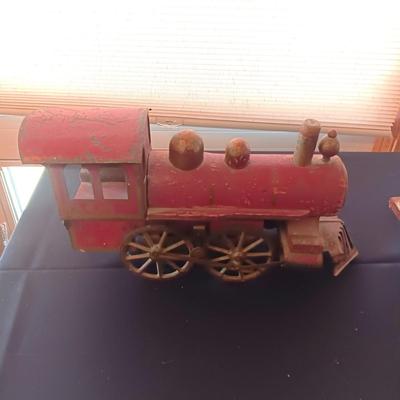 ANTIQUE DAYTON "HILL CLIMBER" PRESSED STEEL FRICTION TOY LOCOMOTIVE & COAL TENDER