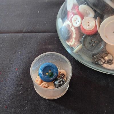 GLASS CONTAINER FILLED WITH A VARIETY OF BUTTONS