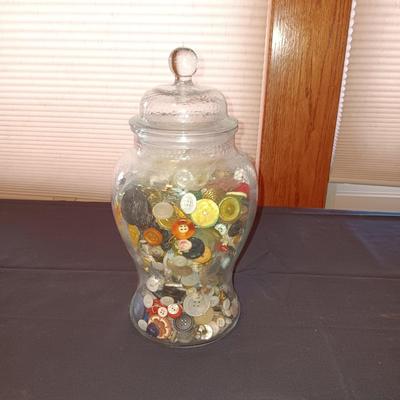 GLASS CONTAINER FILLED WITH A VARIETY OF BUTTONS