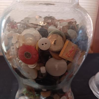 GLASS CONTAINER FILLED WITH A VARIETY OF BUTTONS