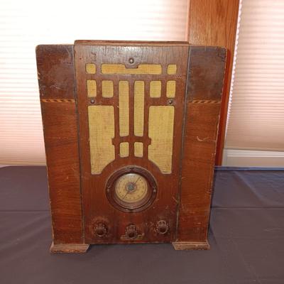 WORKING CORONADO TUBE RADIO