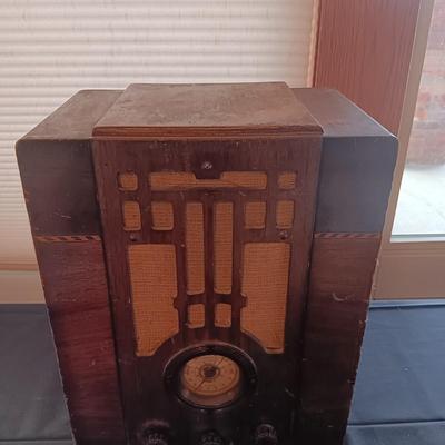 WORKING CORONADO TUBE RADIO