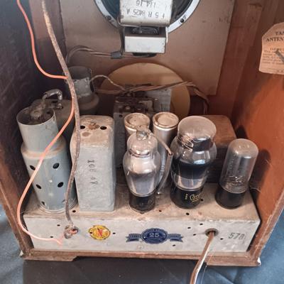 WORKING CORONADO TUBE RADIO