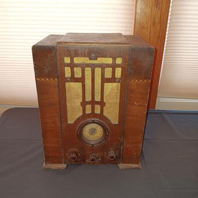 WORKING CORONADO TUBE RADIO