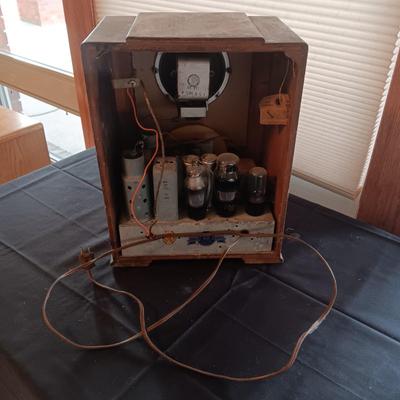 WORKING CORONADO TUBE RADIO