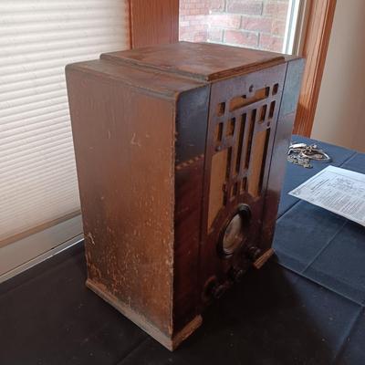 WORKING CORONADO TUBE RADIO