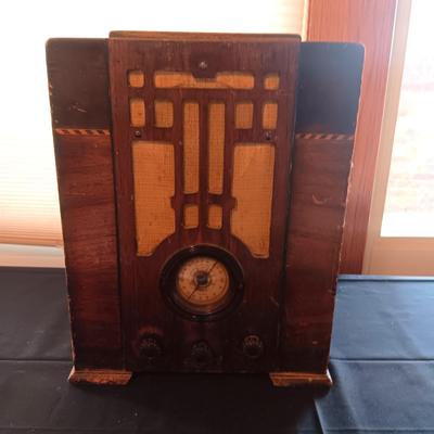 WORKING CORONADO TUBE RADIO