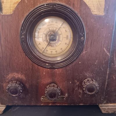 WORKING CORONADO TUBE RADIO