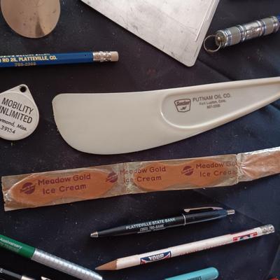 VINTAGE ADVERTISING ITEMS MANY ARE LOCAL