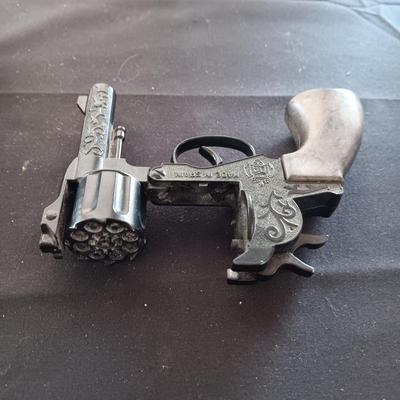 NICE TOY CAP GUN MADE IN SPAIN, VINTAGE PELLETS, EMPTY BULLET BOX, ETC