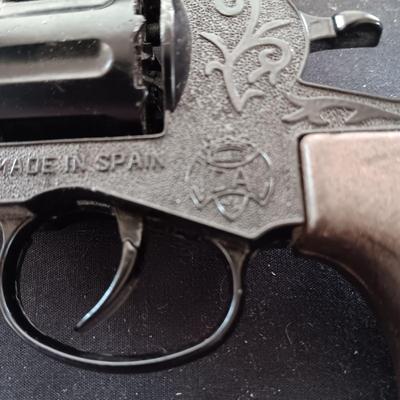 NICE TOY CAP GUN MADE IN SPAIN, VINTAGE PELLETS, EMPTY BULLET BOX, ETC