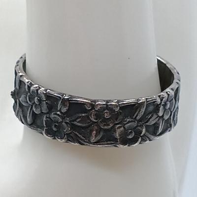 LOT 41: Sterling Silver Collection - Floral Rings, Crosses & More 22.03gtw