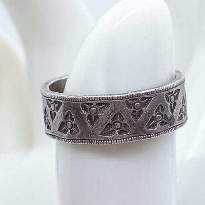 LOT 41: Sterling Silver Collection - Floral Rings, Crosses & More 22.03gtw