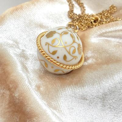 LOT 58: Vintage The Franklin Mint 1978 Easter Egg 24K Gold over Porcelain Lacy Floral Motif Pendant Necklace with Gold Filled Chain