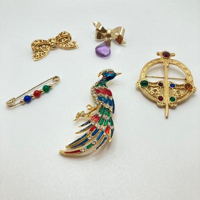 LOT 69: Collection of Colorful Vintage Brooches / Pins