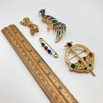 LOT 69: Collection of Colorful Vintage Brooches / Pins