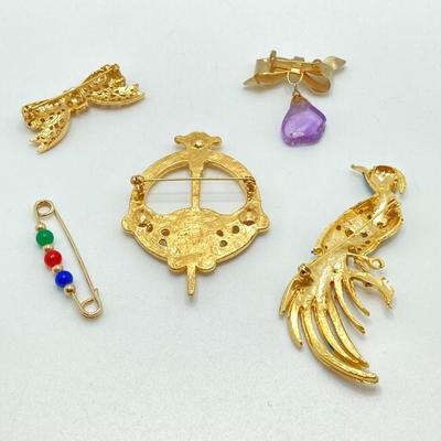 LOT 69: Collection of Colorful Vintage Brooches / Pins