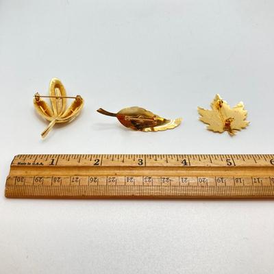 LOT 70: Gorgeous Gold Tone Brooches / Pins