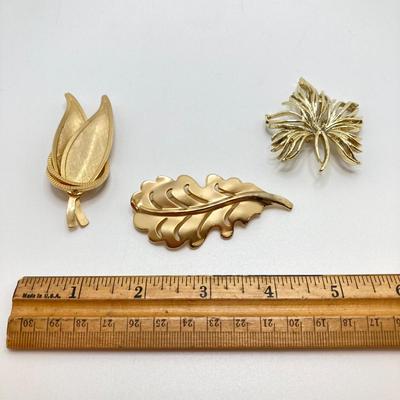 LOT 70: Gorgeous Gold Tone Brooches / Pins